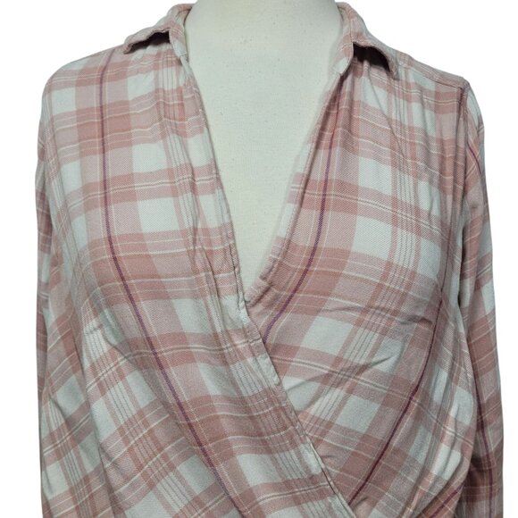 Hollister Pink Plaid Wrap Front Top Size Small Long Sleeve Casual Flannel Blouse - Picture 2 of 9